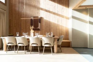 Salle à manger de l'Appartement Duplex Signature 6 chambres au Bârma Courchevel 1400 Hôtel & Spa